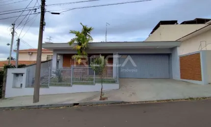 Linda casa à venda no centro de são carlos | 2 dormitórios, suíte, 4 garagens e muito mais!