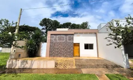 Casa à venda e locação em faixa azul, são carlos: 03 dormitórios, armários, 2 garagens.