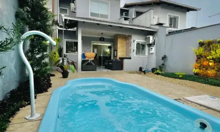 Sobrado mobiliado com piscina no Vila Nova - 3 Quartos, suíte com closet e área gourmet!