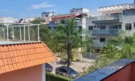 Linda casa em condomínio rua gláucio gil  (recreio dos bandeirantes)