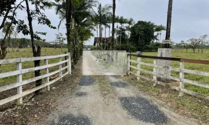 Terreno rural em Pirabeiraba com 152.000 m2, pastagem, rio, nascente, casa boa