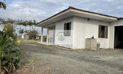 Residência no Vila Nova com 4 dormitórios, amplo terreno de 1.195 m², escriturado, na Estrada Blumenau