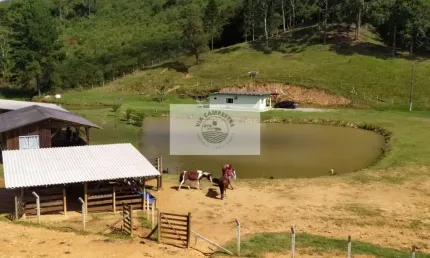 Sítio com 48.000 m², dois lagos, residência, ranchos, lindas araucárias, na Estrada Laranjeiras, aceita permuta