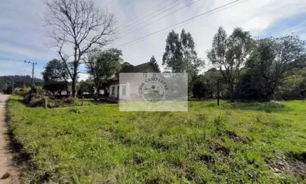 Sítio de 11.548m² com uma residência antiga de 100 anos, próximo ao autodromo, analisa permuta