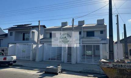Sobrado geminado com 3 dormitórios, novo, aceita financiamento, em Pirabeiraba