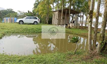 Sítio com 2.120 m² no Vila Nova, com lago, rancho, churrasqueira, luz instalada
