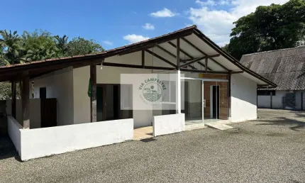 Sítio com 3.513 m², casa com 2 quartos, amplo rancho, frente para o asfalto