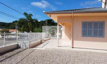 Residência comercial bem no centro de Campo Alegre/SC, localização excepcional !!