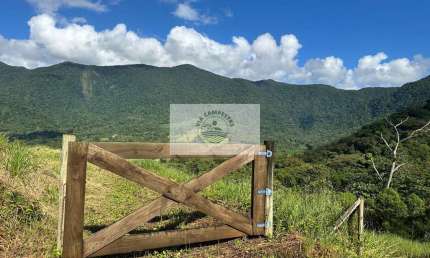 Sítio com 2.750 m² no Quiriri, escriturado, com linda vista, lugar alto