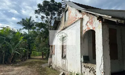Sítio com 37.866 m², frente para o asfalto, com rio passando dentro, na Estrada Palmeiras