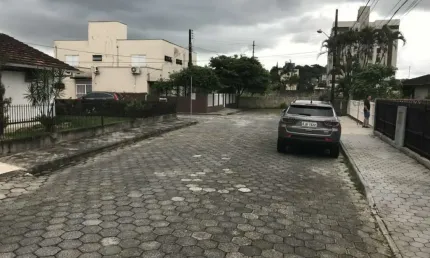 Residencia averbada no bom retiro, 4 dormitorios, pode ser financiada