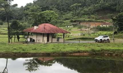 Chácara com 129.000 m², casa, ranchos, lagos, no Vila Nova, 80% limpa, escriturada, aceita troca