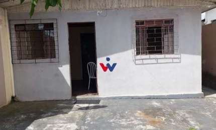 Confira essa oportunidade  casa com terreno plano no Pinheirinho.
