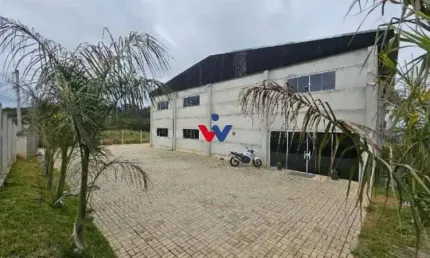 Fábrica de Cosméticos com 815m  por R 2,8 mi  Barracão com placas solares