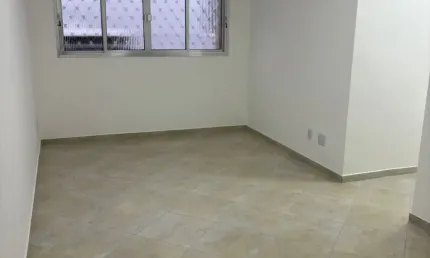 Apartamento à venda no coração da Vila Mathias – 2 dormitórios, reformado