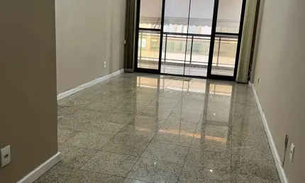 Apartamento de Fundos - 2 Quartos Uma Quadra da Praia