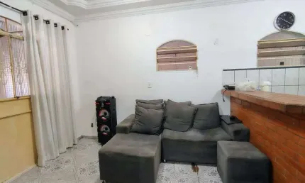 Casa à Venda no Conjunto Nova Cidade – Ampla, Coberta e Documentada!- 2 Quartos - 1 Suite