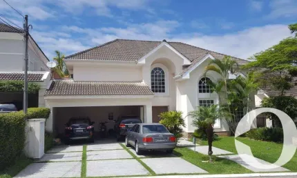 Casa excelente para retrofit, espetacular área de lazer, localização e projeto,