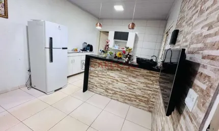 Casa 02 quartos, garagem, portão eletrônico, aceita Financiamento Qr 508-Samambaia d130