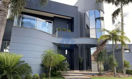 Amplo Sobrado de Luxo em Condomínio Fechado no Jd. Polo Centro!