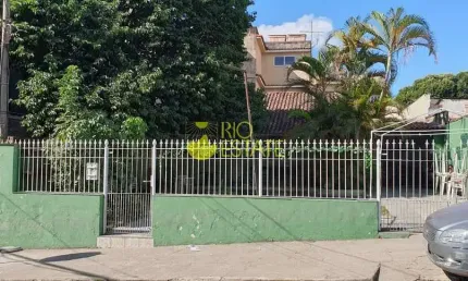 Vende-se casa em área comercial, em Volta Redonda. R$650.000,00.