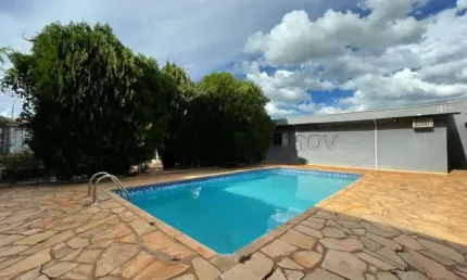Casa de 210m² com 04 quartos sendo suíte para locação - Ribeirânia
