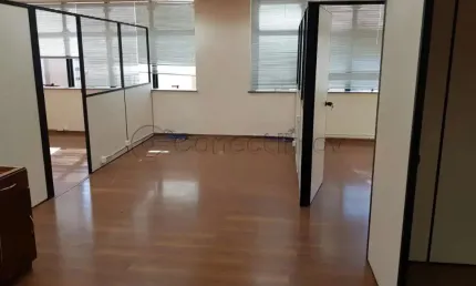 Sala comercial de 53m² com 02 banheiros para locação - centro