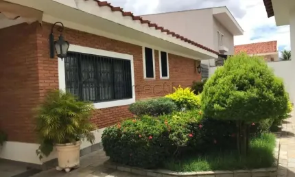 Casa padrão de 232m² com 04 quartos sendo 02 suítes disponível para locação /bairro jardim são luiz, ribeirão preto