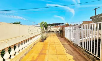 Sobrado de 185m² com 03 quartos para locação - Campos Elíseos
