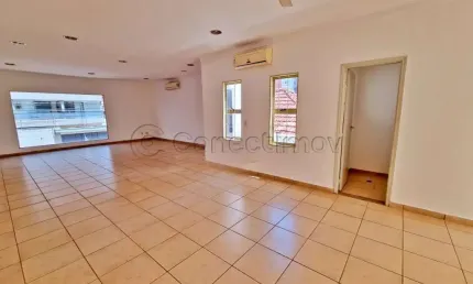 Salão comercial de 60m² com 01 banheiro disponível para locação - centro