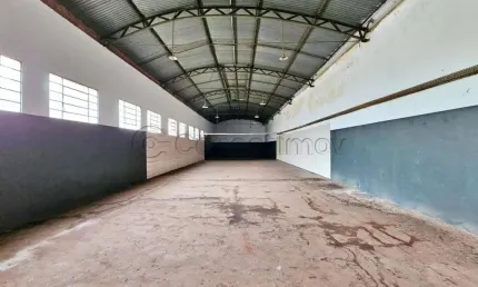 Imóvel comercial de 440m² com 03 banheiros para locação - quintino facci i