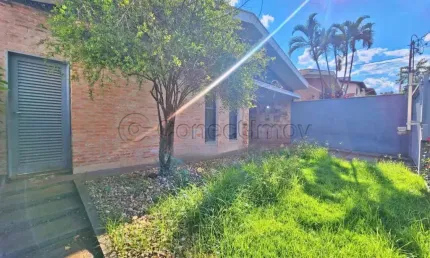 Casa padrão de 348m² com 03 quartos sendo 1 suíte para locação - Jardim São Luiz