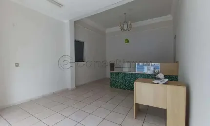 Salão comercial de 178m² com 02 banheiros para locação - Centro