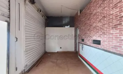 Salão comercial de 579m² com 01 banheiro para locação - Vila Tibério