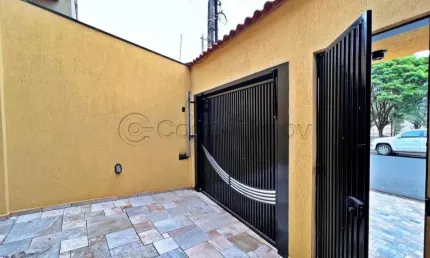 Casa padrão de 262m² com 04 quartos sendo 02 suítes disponível para venda - Jardim Califórnia.