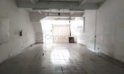 Excelente Localização e Conforto - Encontre Seu Novo Salão Comercial com a Imobiliária Conectimov.