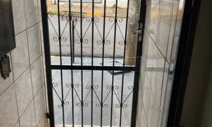 Sobrado com 3 quartos, 2 kitnets e ponto comercial gerando renda  / bairro vila tibério, ribeirão preto