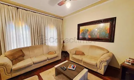 Casa padrão de 300m² com 04 quartos sendo 02 suítes disponível para venda - Jardim América.