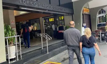 Linda sala comercial no edificio barão de christina para locação