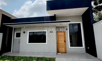 CASA À VENDA!!! Localizada a 5 min. do Centro da Fazenda Rio Grande,área com super valorização em ótima localização!