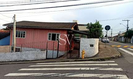 Vendo  02 casas no mesmo terreno com 05 Dormitórios e 01 Kitinet no bairro Capoeiras em Florianópolis-SC