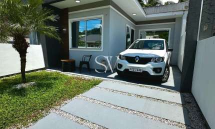 Casa Geminada a venda de 02 Dormitórios com 02 vagas de garagem no Loteamento Lisboa III em São José-SC