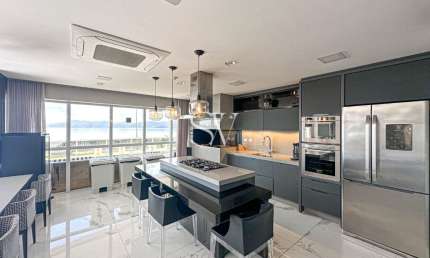 Apartamento Alto Padrão com 03 Dormitórios sendo 03 Suítes no Estreito/ Florianópolis, SC