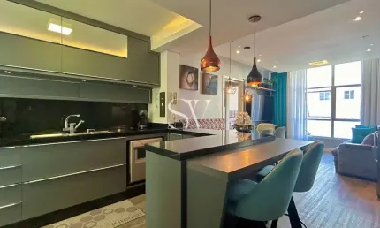 Apartamento alto padrão com 02 dormitórios sendo 02 suítes no centro/ florianópolis, sc