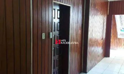 Sala comercial no Ed. Américo Nicolau da Costa, medindo 107,00m²