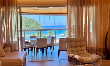 Apartamento Pé na areia a venda em Riviera de São lourenço.