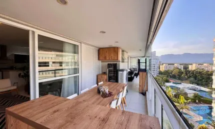 All time com vista para o mar, $800 mil a baixo do preço.