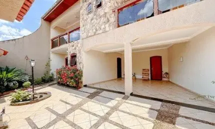 Casa Sobrado á venda com 4 quartos no  Parque Jataí em Votorantim