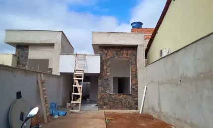 Casa belíssima 3 quartos 1 Suíte , Sala Pé direito Alto