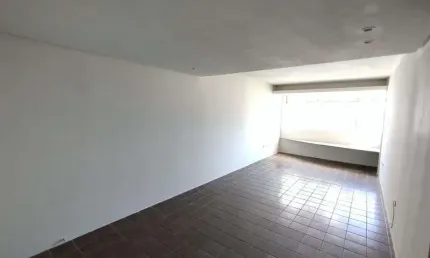 Graças 2 quartos wc social + dep completa empregada 79m² armários varanda 1 vga